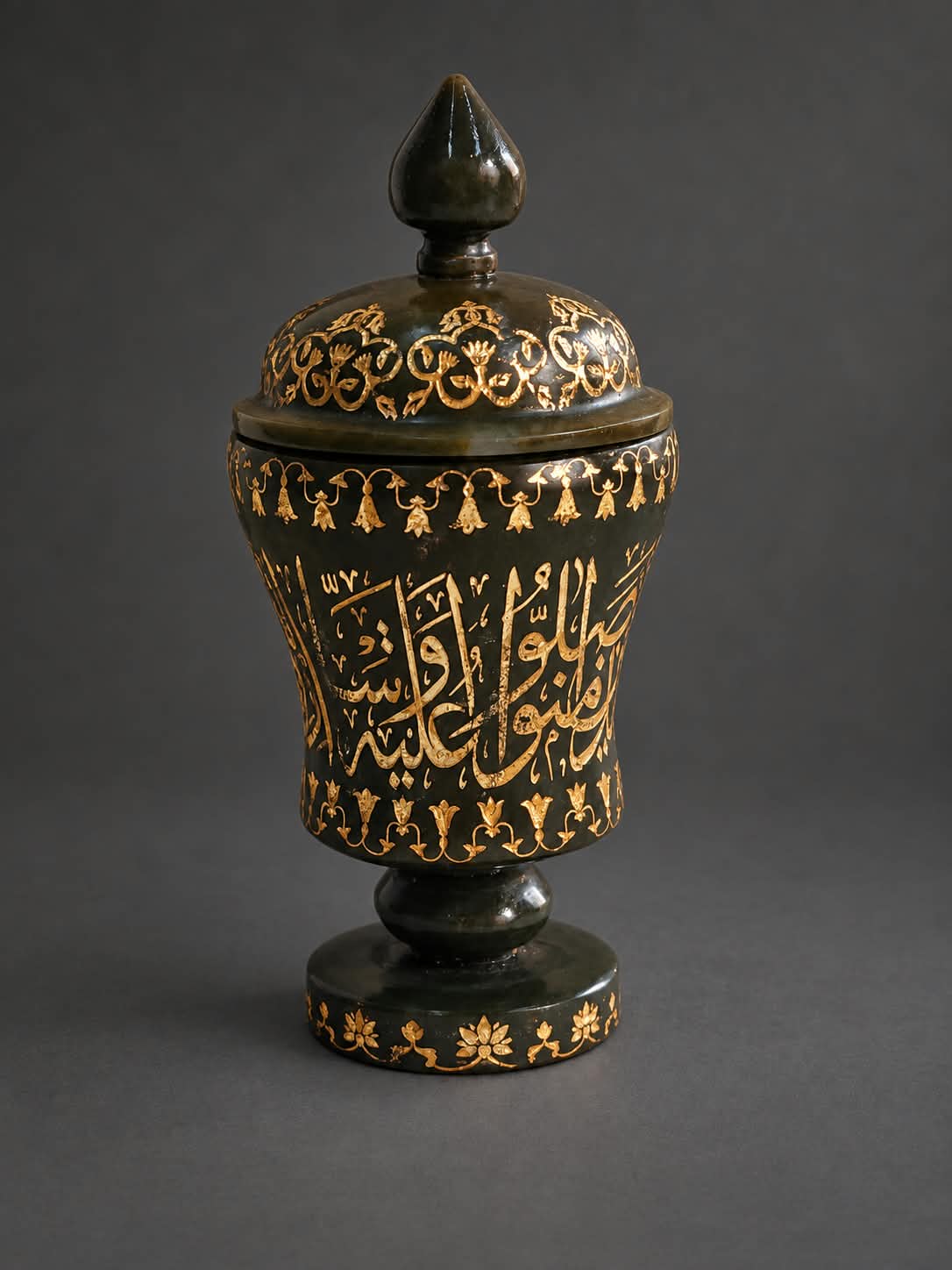 Rare Islamic Mughal handengraved kai green jade stone lidded pot